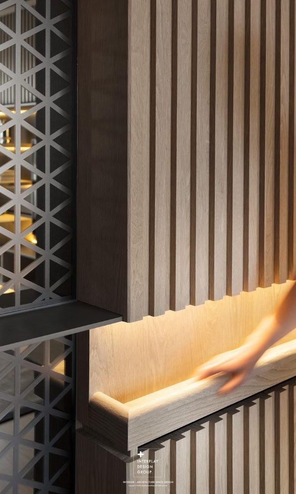 扶手不該像醫院:把安全藏進牆面線條