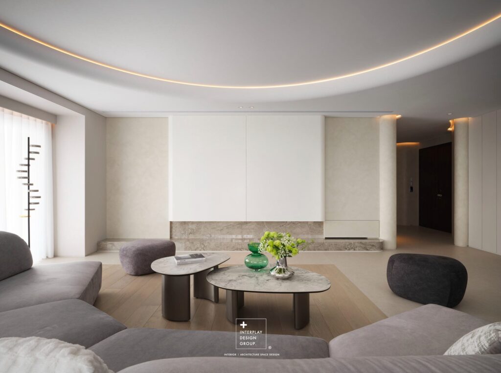 運用跳色的方式，為客廳創造出隱性的使用界線