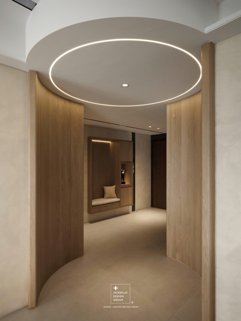 光線與曲線，能使視覺感受到空間的沈靜。