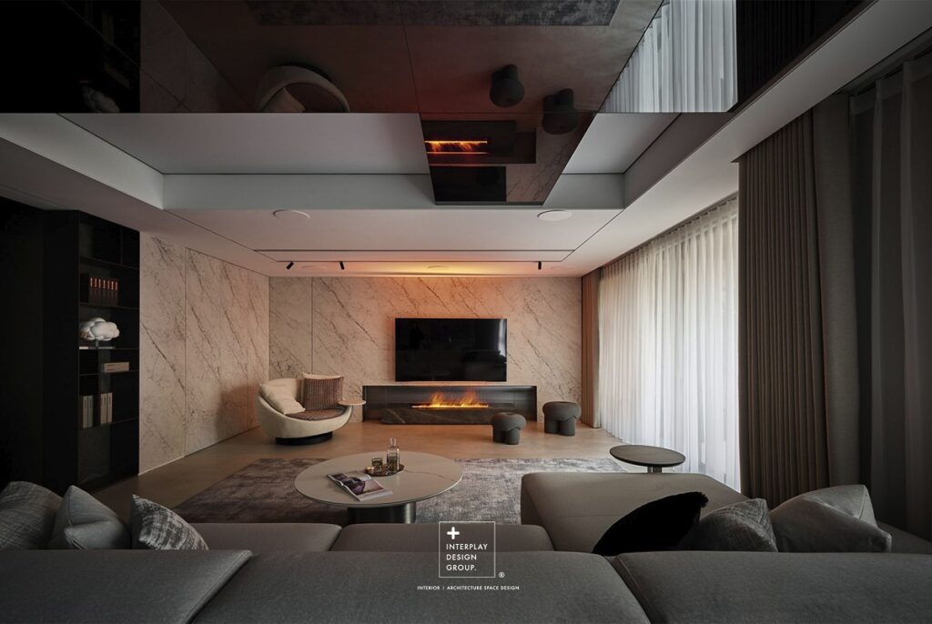 城市步調雖然緊湊，但家的空間選擇留空不填滿，使回到家的狀態可以慢慢轉換。