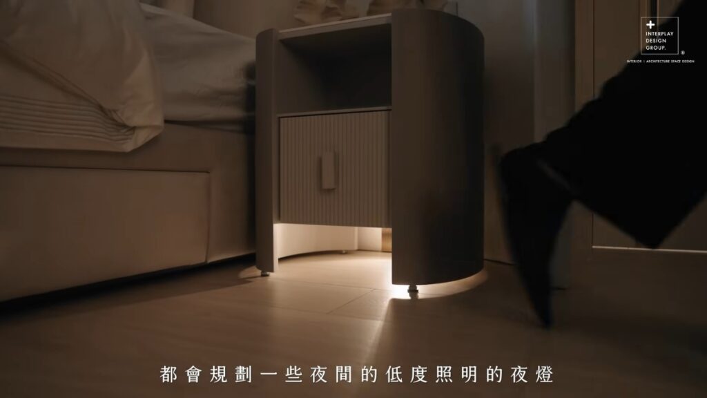 櫃體高度、抽屜位置、吸音處理、夜間感應地燈,都是此案的重要細節,以最能降低長者身體負擔的方式讓生活更舒適。